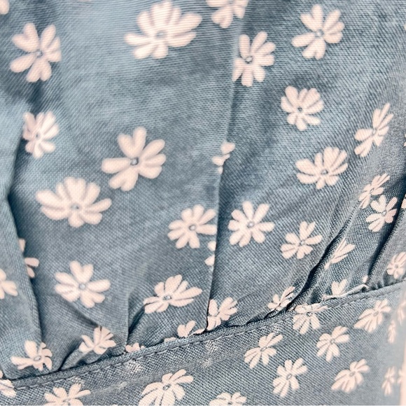 Kendall & Kylie Teal/White Floral Lace V-Neck Crop Top w/Bustier Seams-Size L - Picture 8 of 10